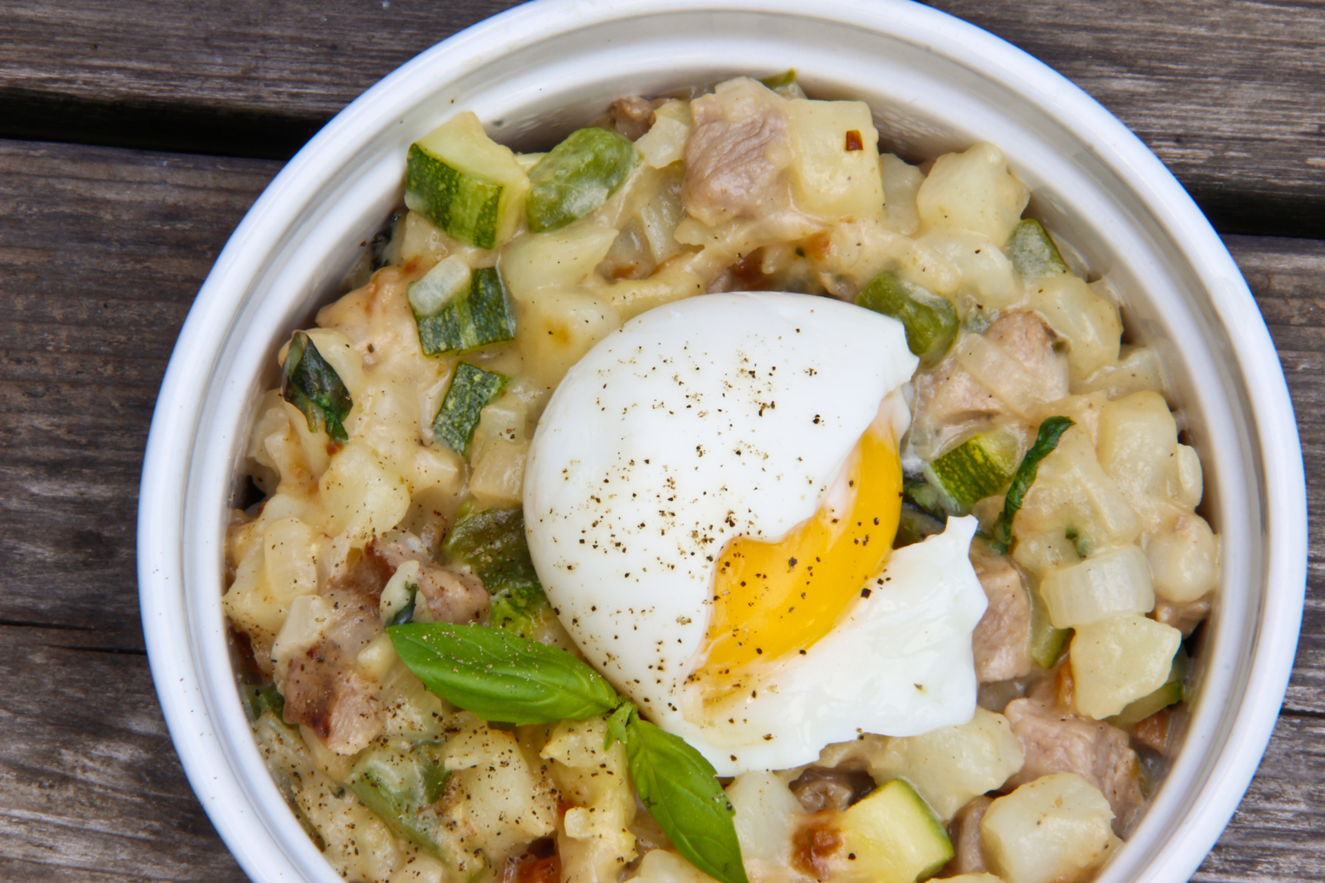 Casserole de légumes et filet de porc et oeufs mollets Cinq Papilles